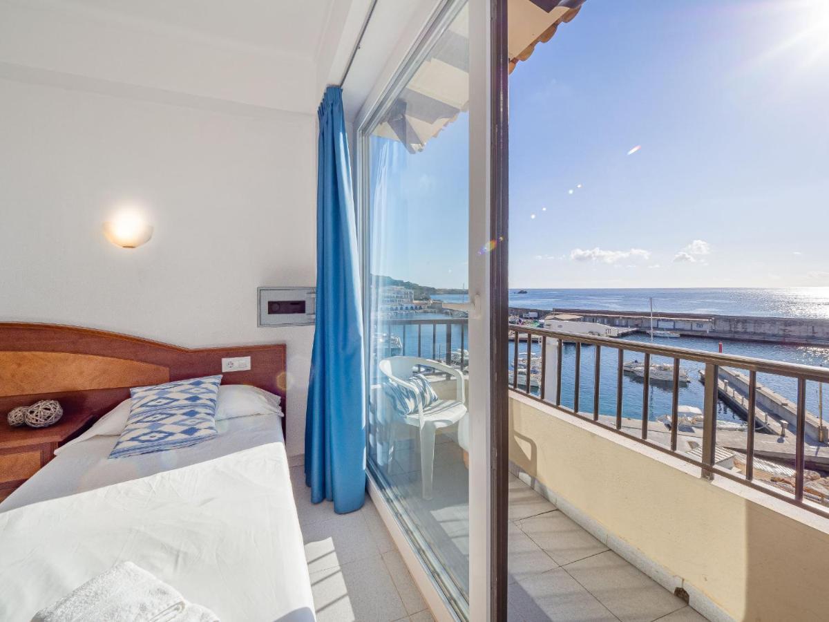 Hostal Port Corona Cala Ratjada  Exteriör bild