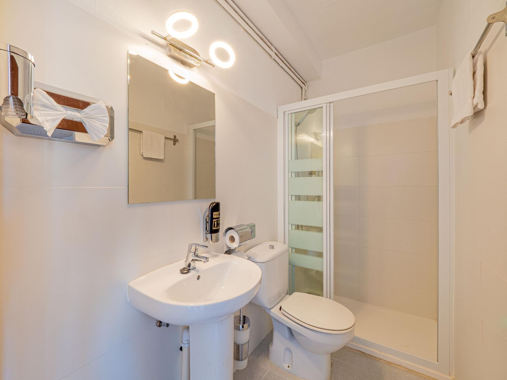 Hostal Port Corona Cala Ratjada  Exteriör bild