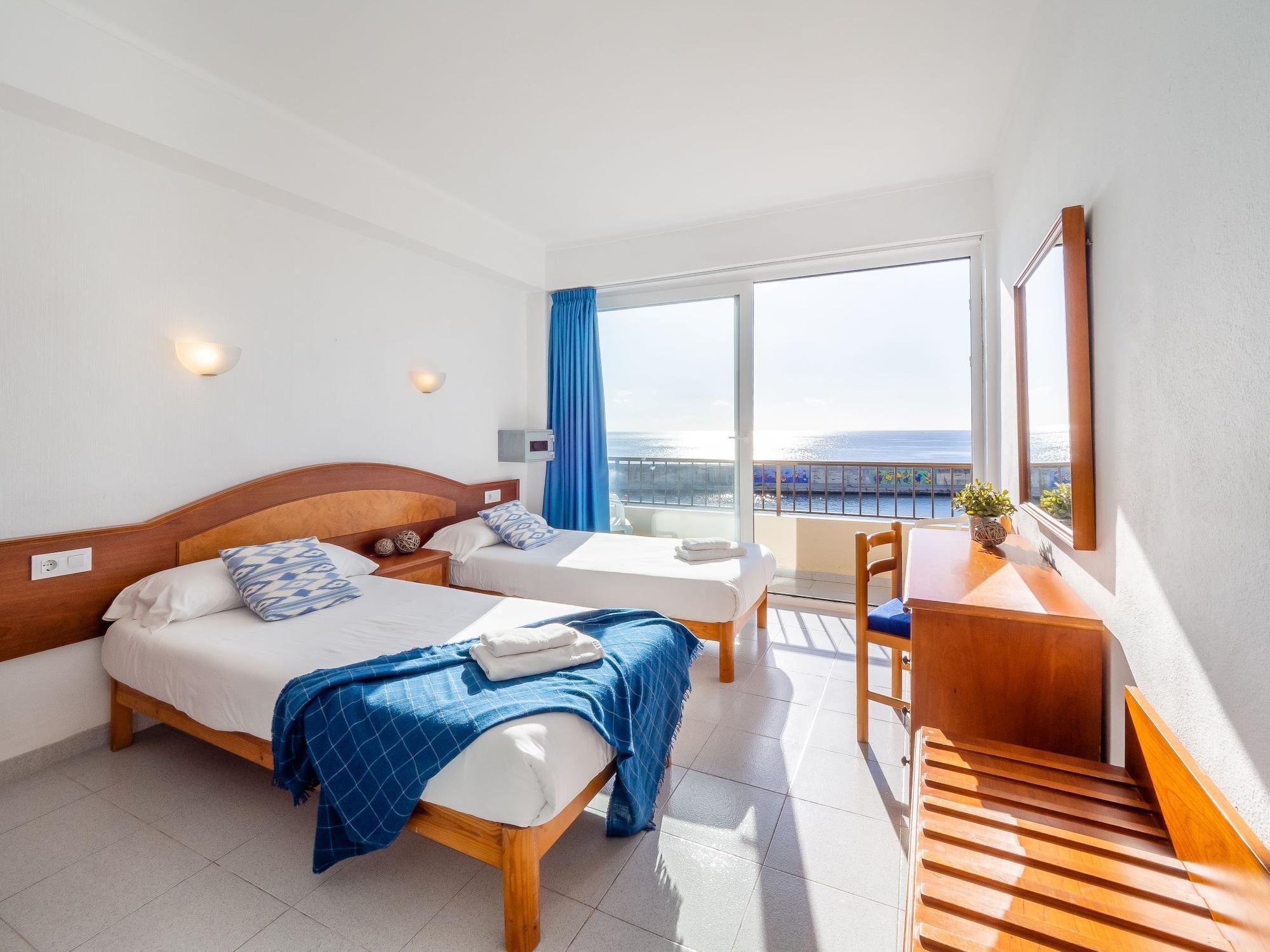 Hostal Port Corona Cala Ratjada  Exteriör bild