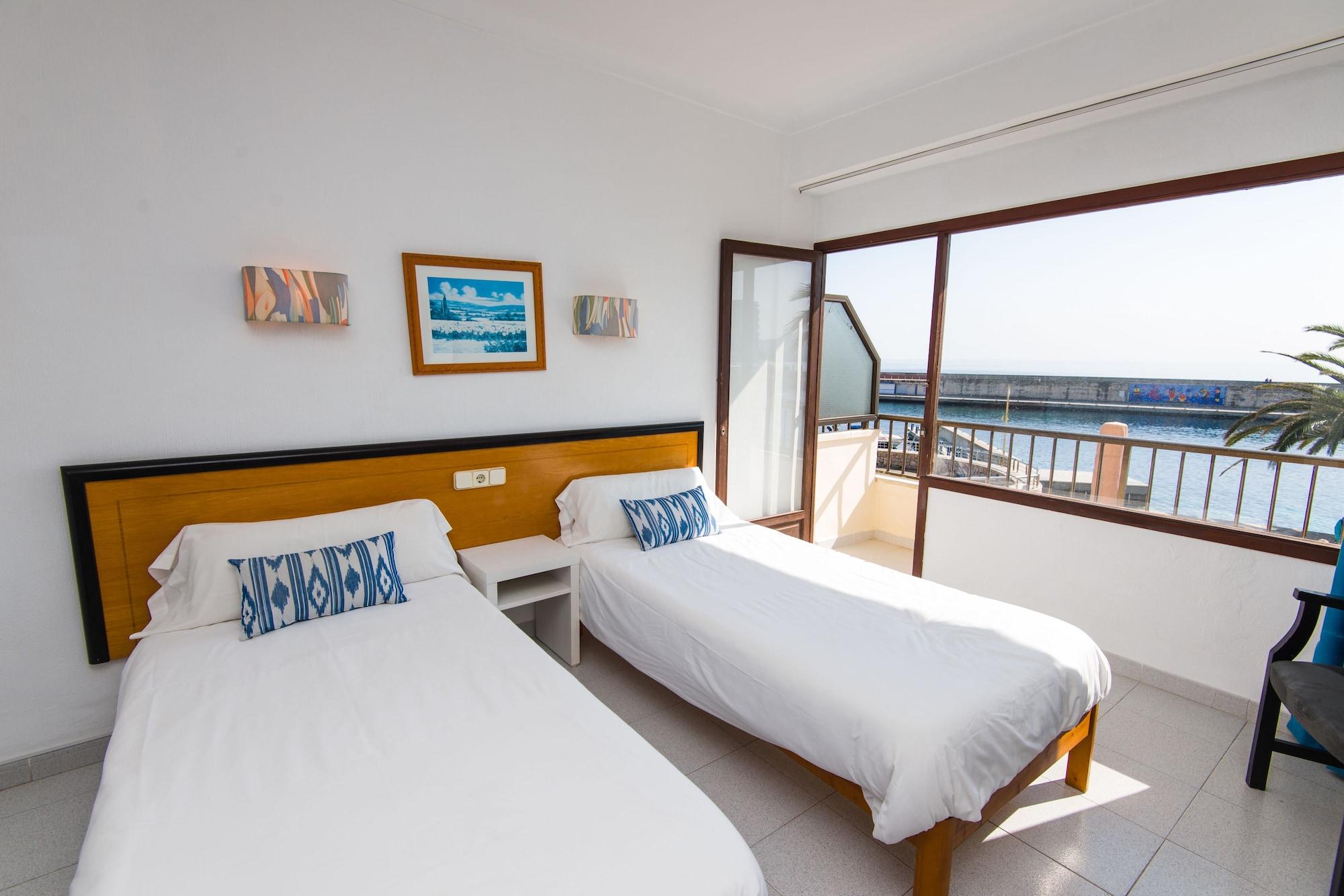 Hostal Port Corona Cala Ratjada  Exteriör bild