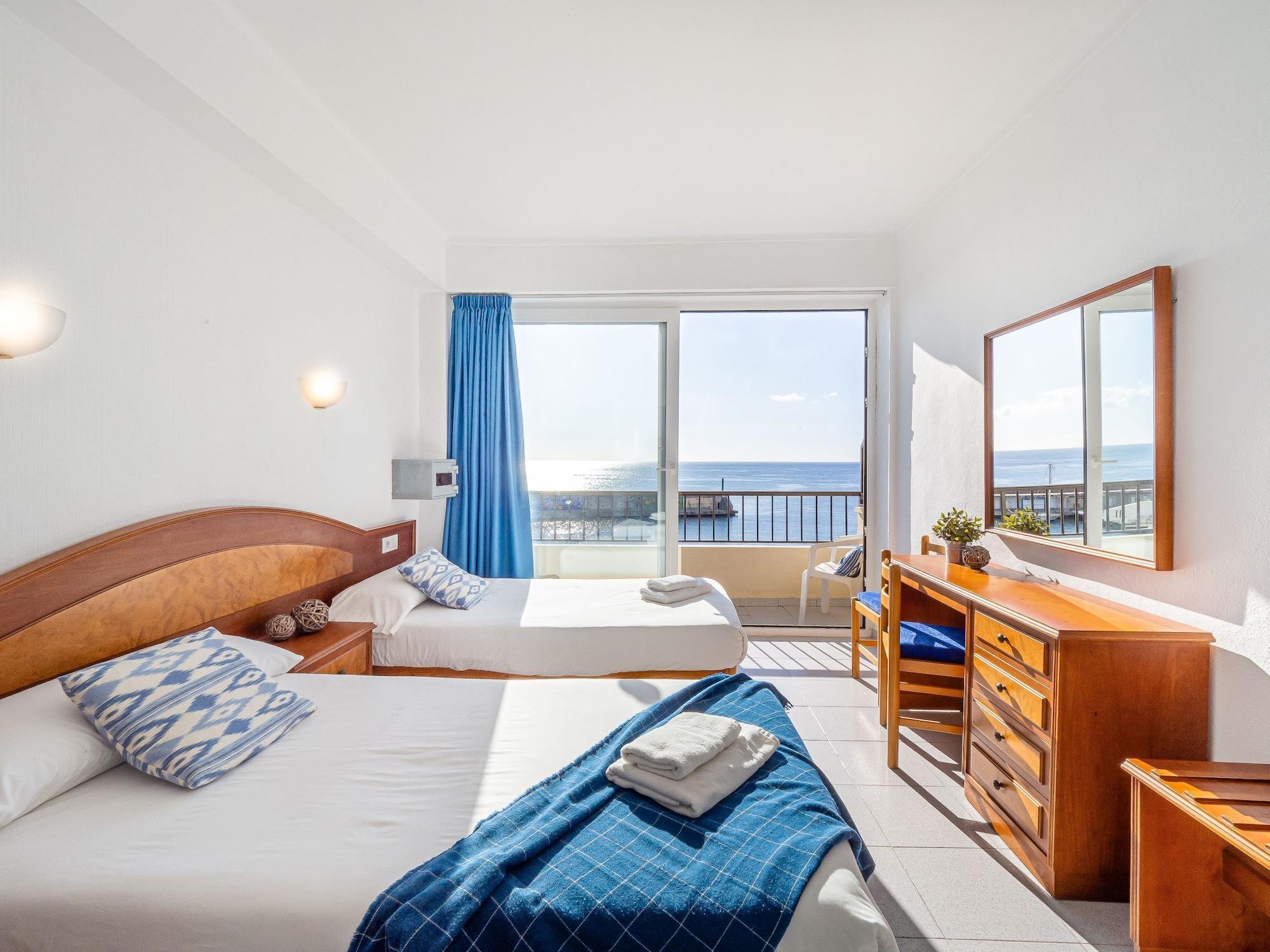 Hostal Port Corona Cala Ratjada  Exteriör bild