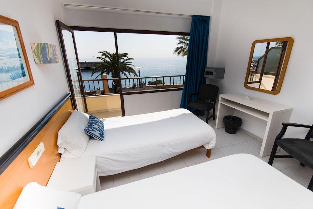 Hostal Port Corona Cala Ratjada  Exteriör bild