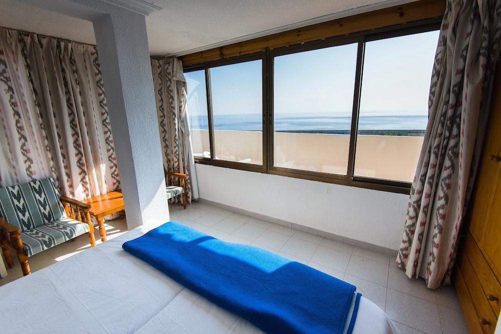 Hostal Port Corona Cala Ratjada  Exteriör bild