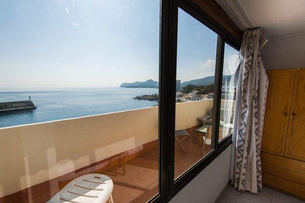 Hostal Port Corona Cala Ratjada  Exteriör bild