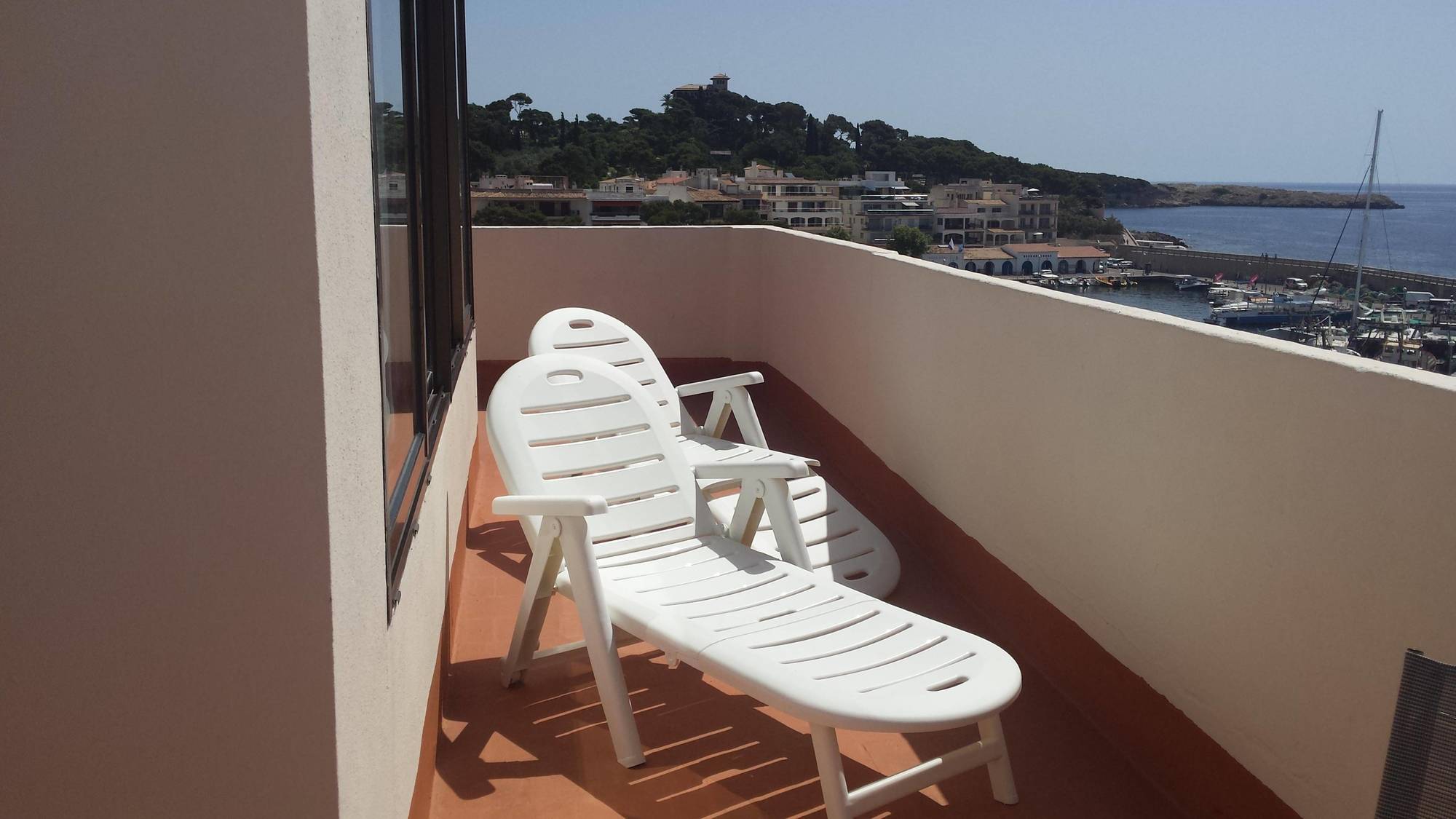 Hostal Port Corona Cala Ratjada  Exteriör bild