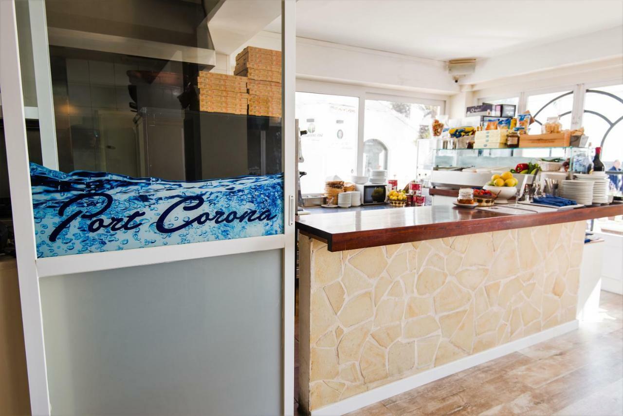 Hostal Port Corona Cala Ratjada  Exteriör bild